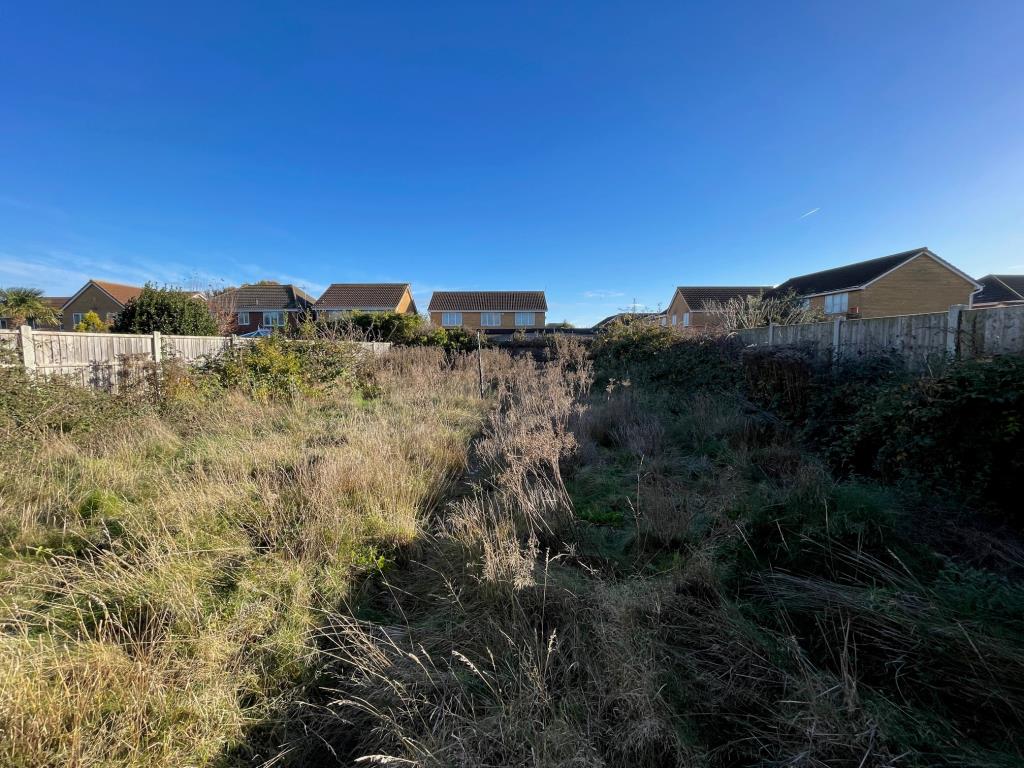 Lot: 43 - TWO-BEDROOM BUNGALOW FOR IMPROVEMENT - Rear garden currently overgrown